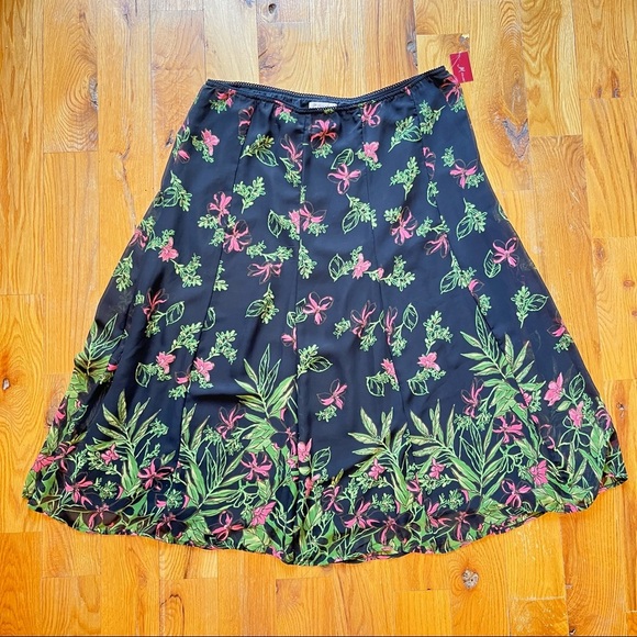 JM Collection Dresses & Skirts - Natural beauty JM Collection. size 18 skirt. Black/garden motif. Fully lined.